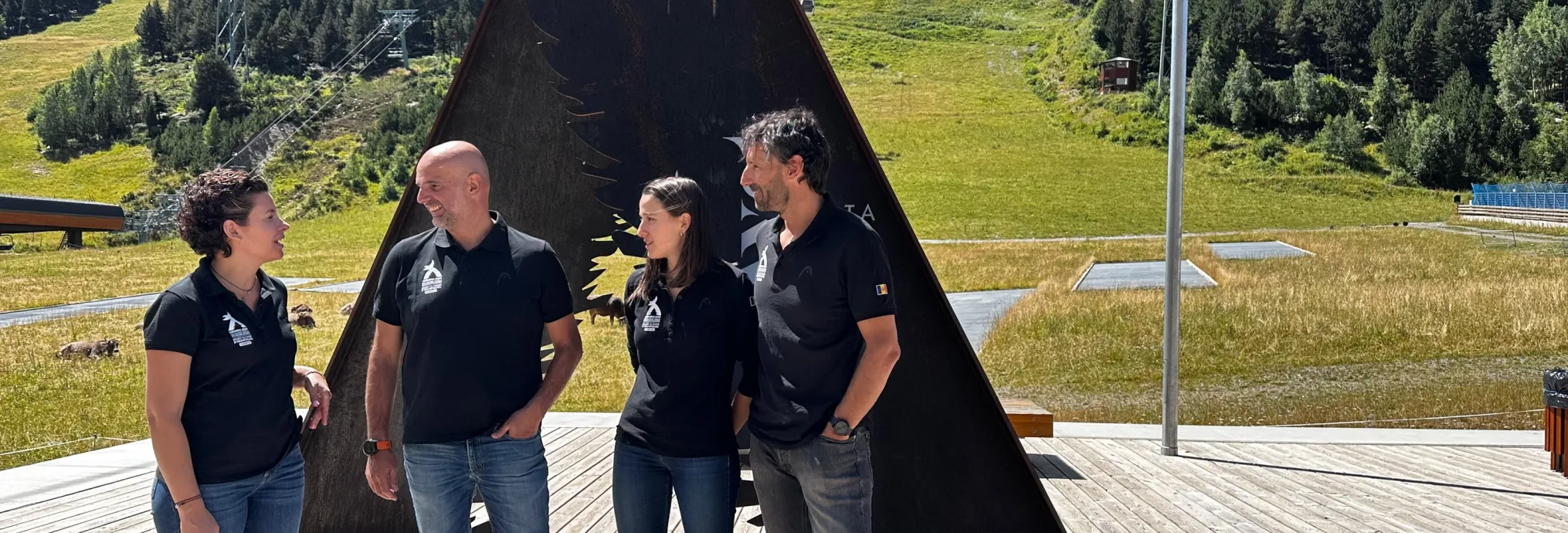 D’esquerra a dreta: Elisabeth Pérez (directora de màrqueting), Marc Mitjana i Irene Gómez (secretaria general) i Santi López (director esportiu).