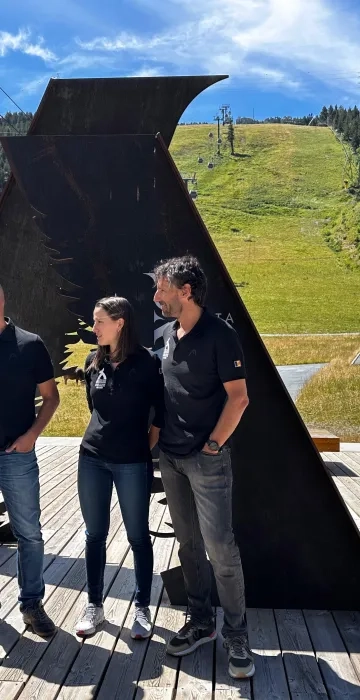 D’esquerra a dreta: Elisabeth Pérez (directora de màrqueting), Marc Mitjana i Irene Gómez (secretaria general) i Santi López (director esportiu).