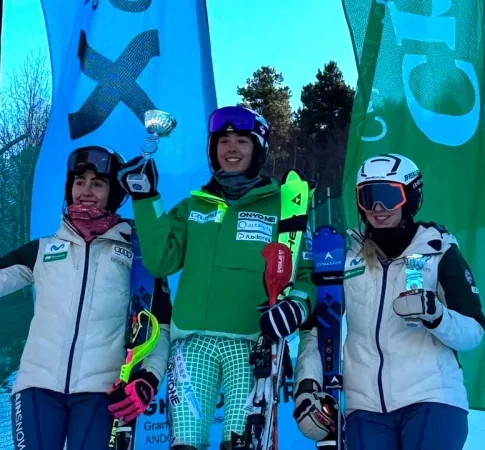 Podi Femenino FAE